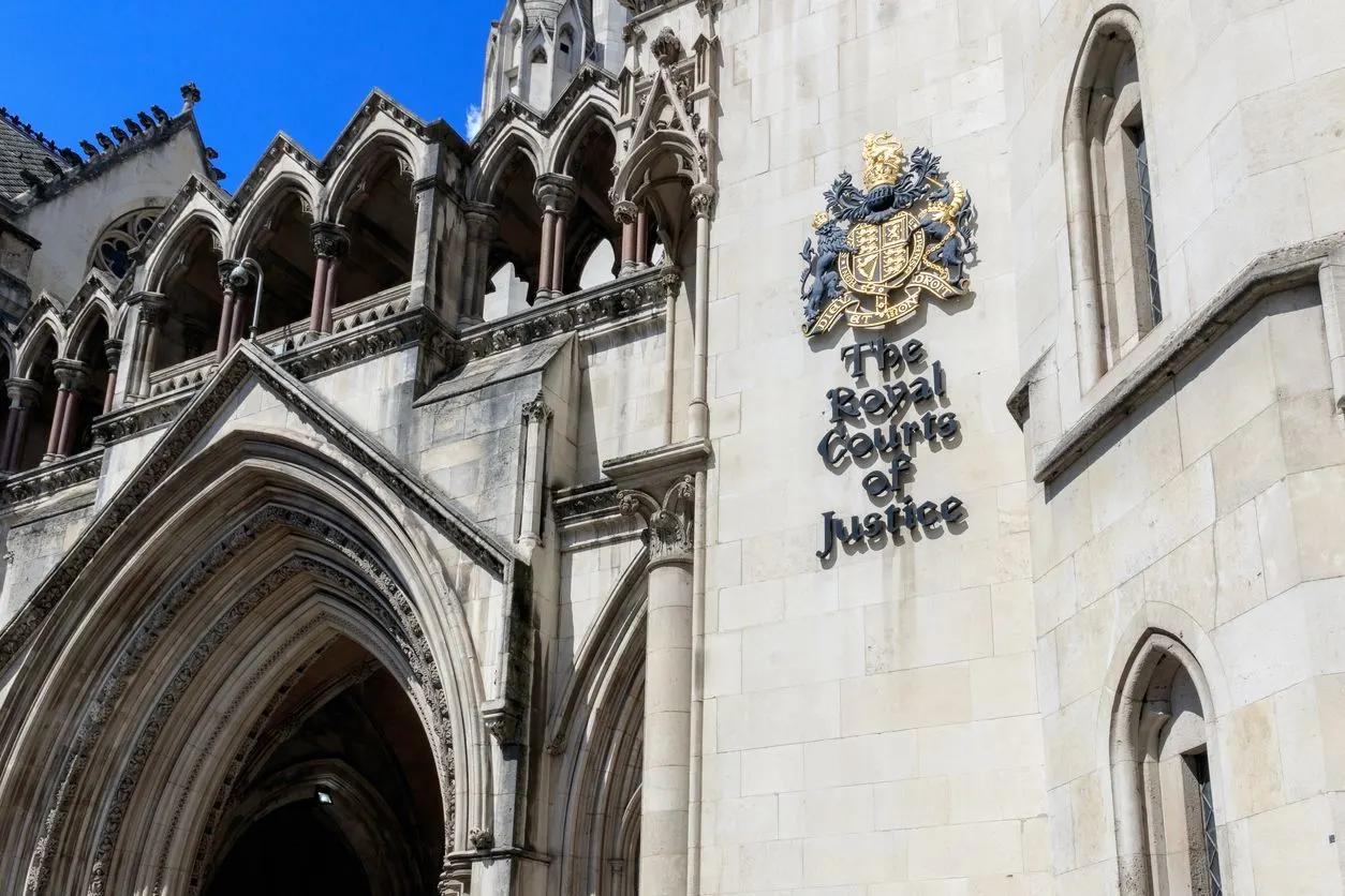 Tribunal de Londres falla contra padres 'homofóbicos' para que permitan mutilación genital adolescente
